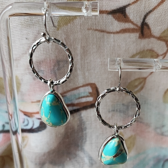 Faux Mottled Cream Brown Veined Turquoise Silver Tone Hammered Pierced Earrings - Picture 2 of 9